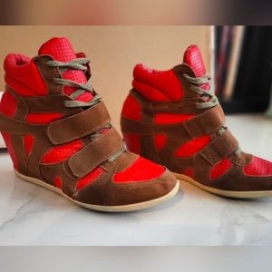 Heel hightop sneakers